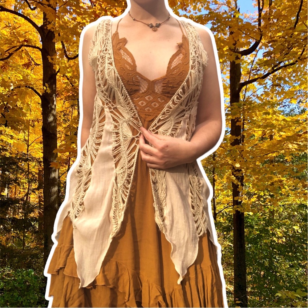 True Vintage y2k Open-Knit Cream Spiderweb Lace Top with Fairy Ruffles, Size S